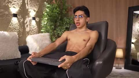 Snapshot of marcoyethan chatting on 18, 11, 2025 Marco and Ethan online show from 18, 11, 2025