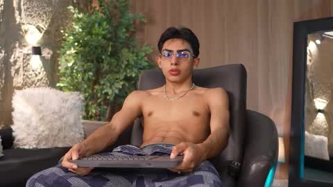 Snapshot of marcoyethan chatting on 4, 12, 2025 Marco and Ethan online show from 4, 12, 2025