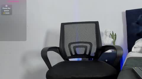 marcus_moreno online show from 2, 12, 2025