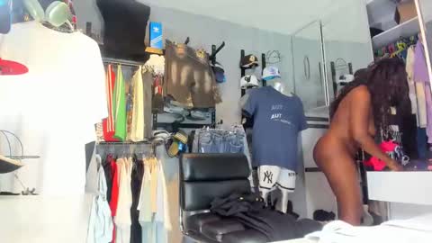 Snapshot of mareiaa chatting on 17, 10, 2025 Mareia online show from 17, 10, 2025