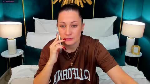 Snapshot of margobloom chatting on 4, 12, 2025 Margo online show from 4, 12, 2025