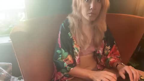 Elle online show from 27, 10, 2025