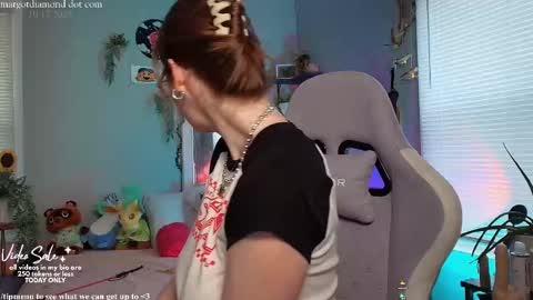 Snapshot of margotdiamond chatting on 17, 10, 2025 online show from 17, 10, 2025