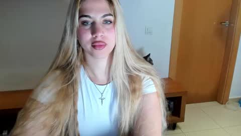 Snapshot of maria_mad chatting on 28, 11, 2025 Itslablonde online show from 28, 11, 2025