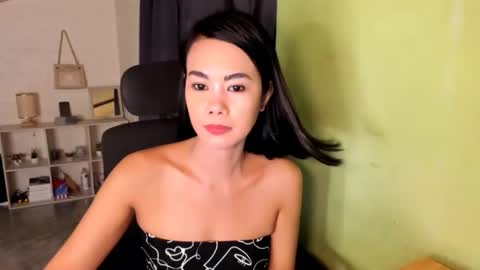 Snapshot of mariacarmi chatting on 10, 12, 2024 mariacarmi online show from 10, 12, 2024