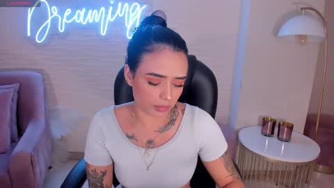 MARIA HERRERA  online show from 4, 2, 2025