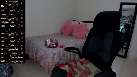 Snapshot of mariamcastillo chatting on 1, 2, 2025 Mariam Castiblanco online show from 1, 2, 2025