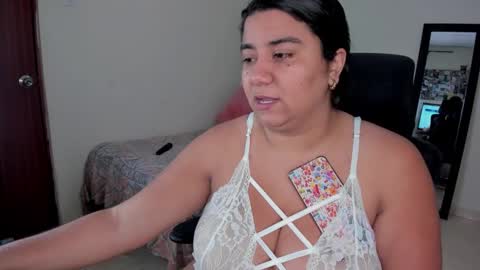 Snapshot of mariamcastillo chatting on 4, 2, 2025 Mariam Castiblanco online show from 4, 2, 2025