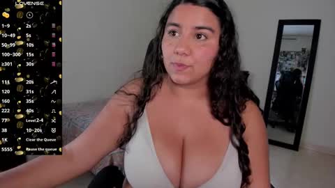 Snapshot of mariamcastillo chatting on 11, 2, 2025 Mariam Castiblanco online show from 11, 2, 2025