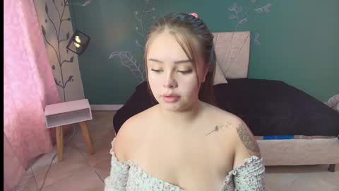 Snapshot of mariamcute_ chatting on 10, 3, 2025 M A R I A N A online show from 10, 3, 2025