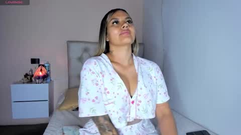 Mariana Roe online show from 13, 11, 2025