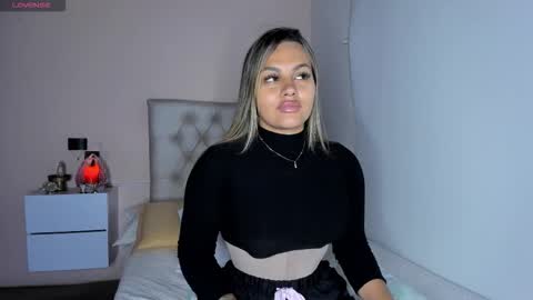 Mariana Roe online show from 20, 11, 2025