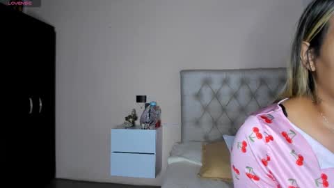 Mariana Roe online show from 2, 12, 2025