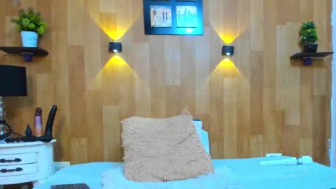 Mariana Angel online show from 28, 2, 2025