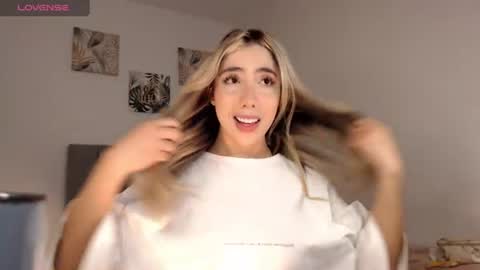 Snapshot of mariana_es chatting on 13, 7, 2026 Mariana online show from 13, 7, 2026