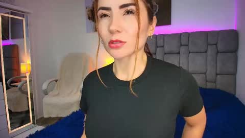 Mariana Gomez online show from 7, 11, 2025