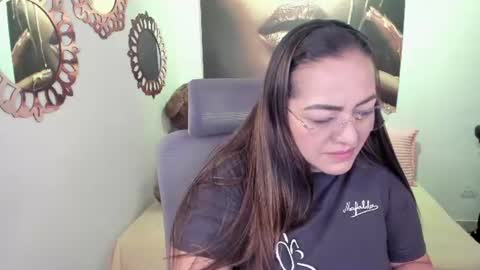 Snapshot of marianalopez81 chatting on 5, 7, 2026 Mariana Lopez online show from 5, 7, 2026