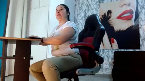 Snapshot of mariani_smith chatting on 5, 10, 2025 Mariani online show from 5, 10, 2025