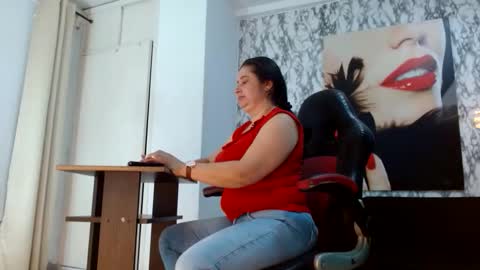 Snapshot of mariani_smith chatting on 8, 10, 2025 Mariani online show from 8, 10, 2025