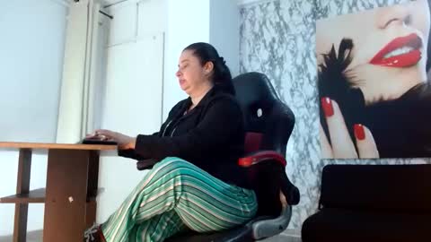 Snapshot of mariani_smith chatting on 12, 10, 2025 Mariani online show from 12, 10, 2025
