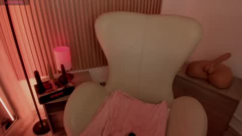 Marian Love  online show from 20, 2, 2025