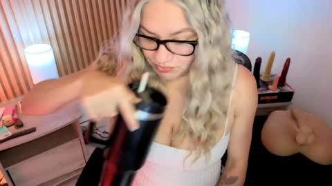 Marian Love  online show from 13, 4, 2026