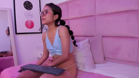 Snapshot of marianna_ray_ chatting on 22, 2, 2025 marianna_ray_ online show from 22, 2, 2025