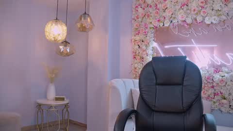 Marianne  online show from 17, 12, 2024