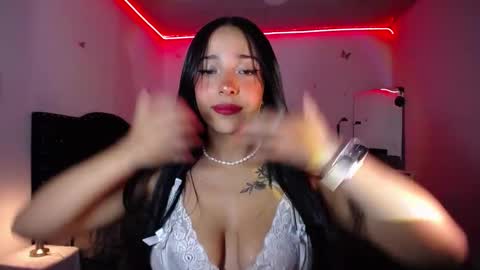 Nicolle online show from 25, 1, 2025