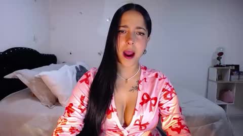 Nicolle online show from 12, 10, 2025