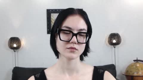 Marie Fitch online show from 21, 11, 2025