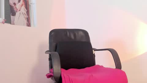 700 pm Washington time online show from 15, 10, 2025