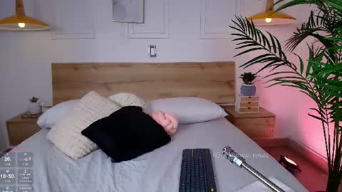 Snapshot of mariee_rosee chatting on 10, 7, 2026 Mary online show from 10, 7, 2026