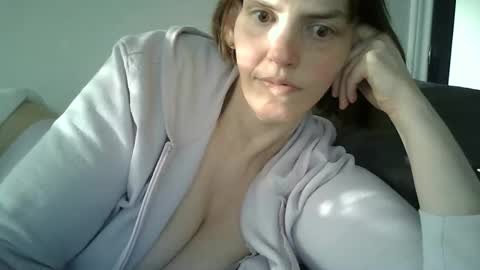 Snapshot of mariejojo chatting on 2, 12, 2025 Mariejojo online show from 2, 12, 2025