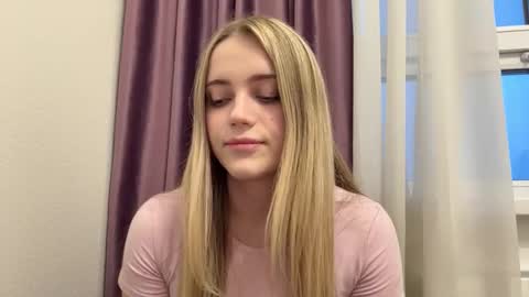 Snapshot of marielademopoulos chatting on 4, 3, 2026 Sofia online show from 4, 3, 2026