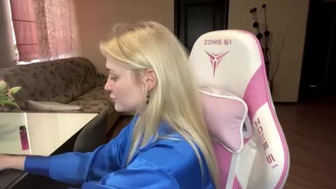 Hey Im Ash  I think together we can hit first 10 thumbs up online show from 6, 3, 2026