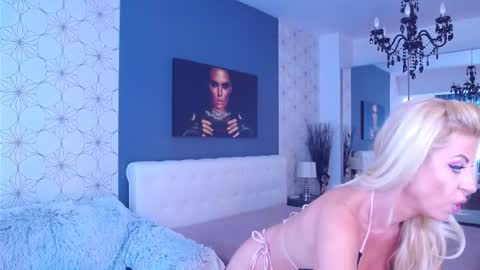 Mary Mais online show from 28, 9, 2025