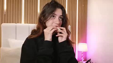 Snapshot of marinette_lux chatting on 19, 2, 2026 marinette online show from 19, 2, 2026