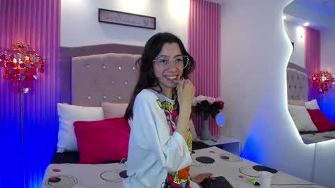 Snapshot of marinette_lux chatting on 2, 3, 2026 marinette online show from 2, 3, 2026