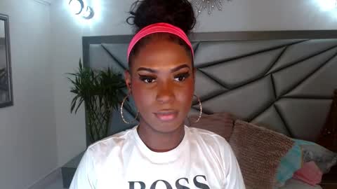 Nathaly online show from 19, 11, 2025