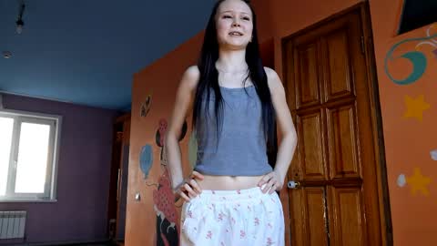 Snapshot of marismiler chatting on 7, 4, 2026 Mari online show from 7, 4, 2026