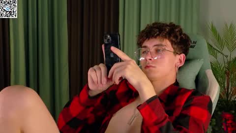 Snapshot of mark_safr chatting on 6, 10, 2025 Mark online show from 6, 10, 2025