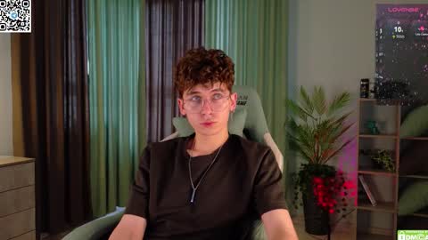 Snapshot of mark_safr chatting on 8, 10, 2025 Mark online show from 8, 10, 2025