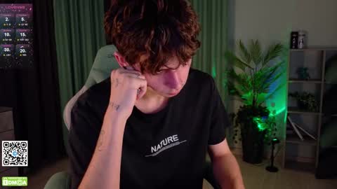 Snapshot of mark_safr chatting on 28, 10, 2025 Mark online show from 28, 10, 2025