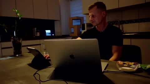 Snapshot of markcgn242649 chatting on 5, 4, 2026 markcgn242649 online show from 5, 4, 2026