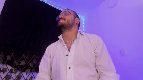 Snapshot of markwolfe1 chatting on 28, 10, 2025 Mark  online show from 28, 10, 2025