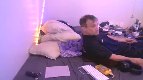 markymark101825061 online show from 9, 1, 2025