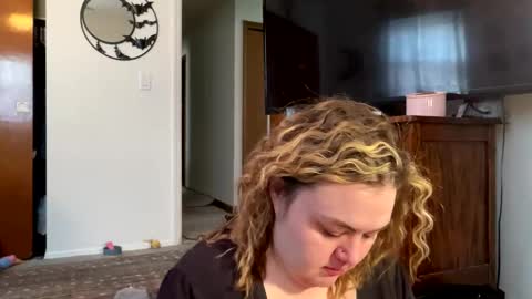 maroon_moon online show from 18, 2, 2025