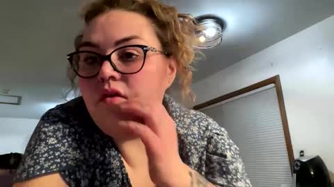 maroon_moon online show from 12, 3, 2025