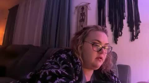 maroon_moon online show from 25, 11, 2025